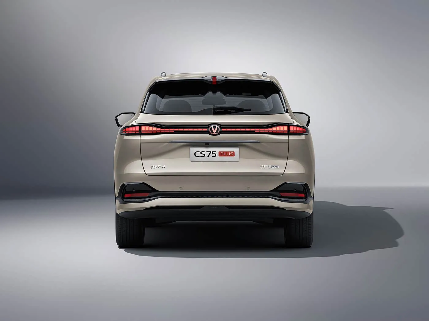 Чанган CS75 Plus 1.5T / 2.0T Compact олу L2.5 жардамчы, 15.6 "сенсордук экран жана узун Wheelbase