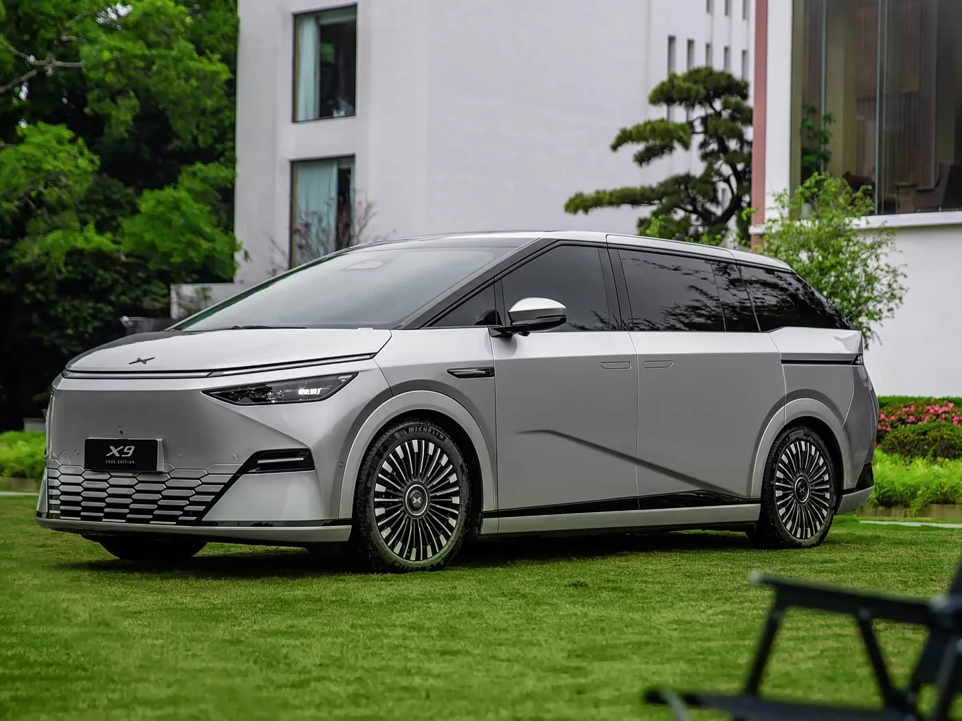 Xpeng X9 Long Range MPV Suv Ture Still Rever Rever Electrication