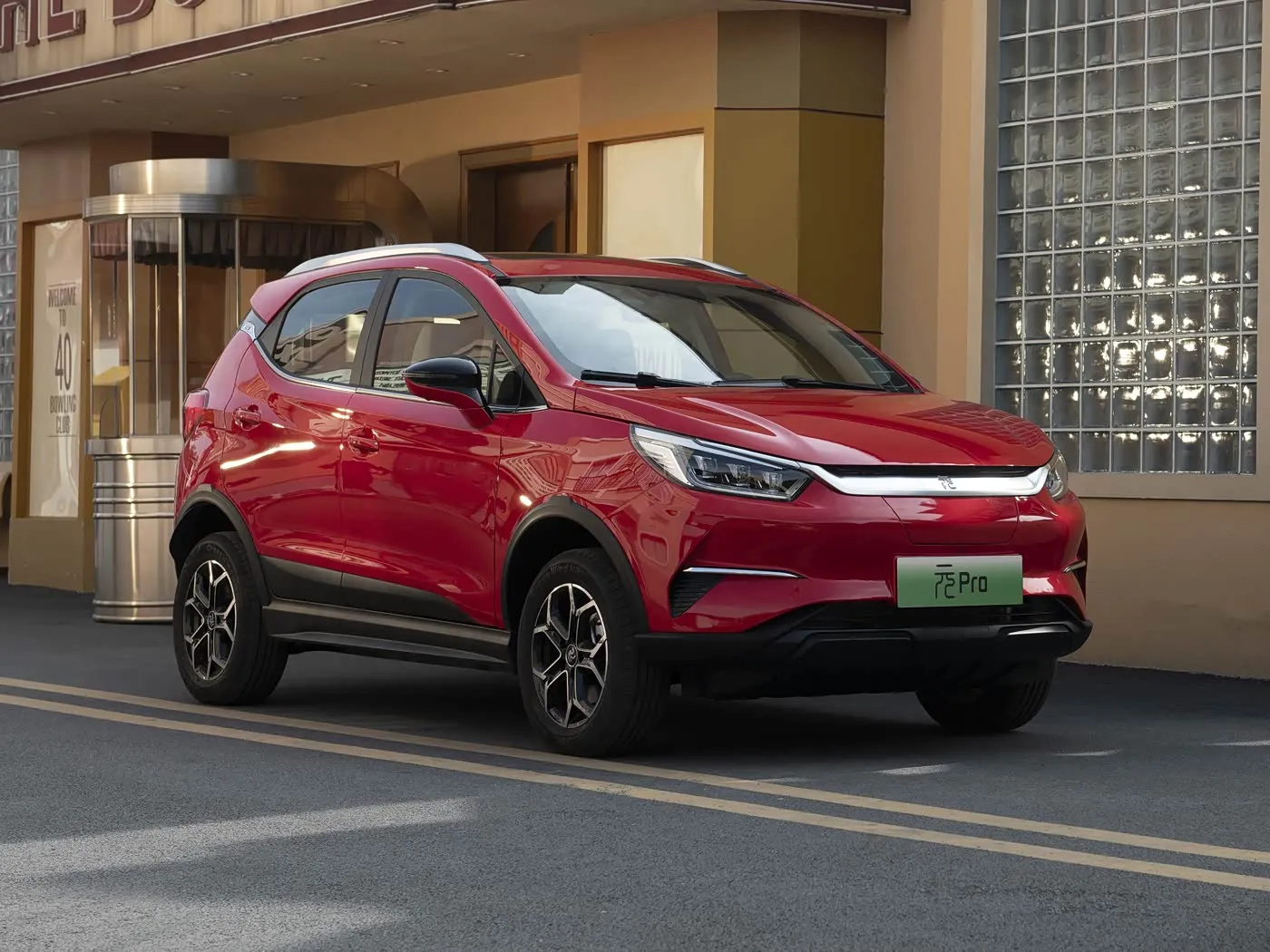 BYD Yuan Pro Luxury Electric SUV 320KM диапазону Шаарда айдоо үчүн жаңы энергетикалык унаа үчүн өркүндөтүлгөн өзгөчөлүктөр