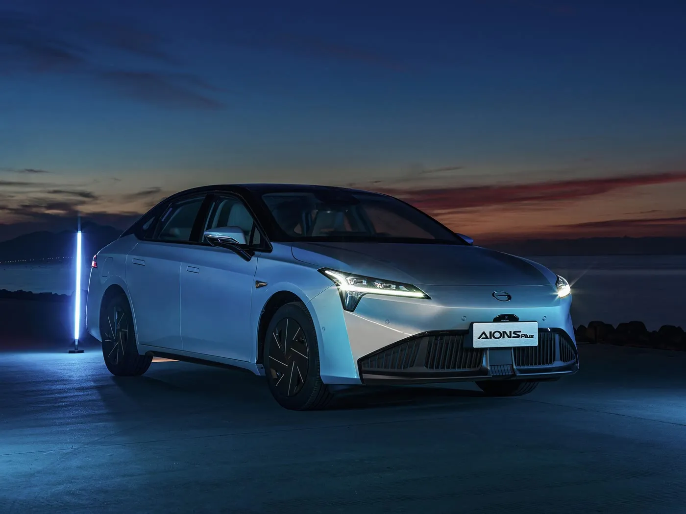 Aion RT электр олв сол жагында High Ret Drive EV Auto Gear Hybrid Mini Level Sedan чоңдор үчүн жаңы энергетикалык унаа