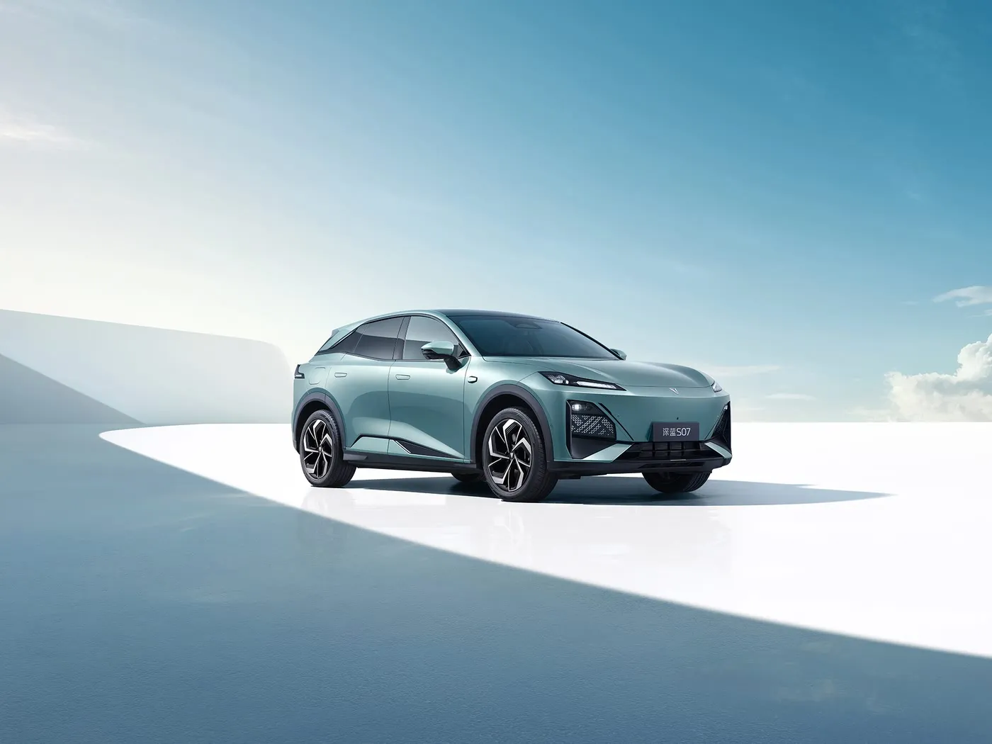 Deepal S07 Жаңы Энергетикалык Унаа Премиум Сув узартылган-аралык / EV Long Drange Wheelbase 5 орундуу дюймдук экран