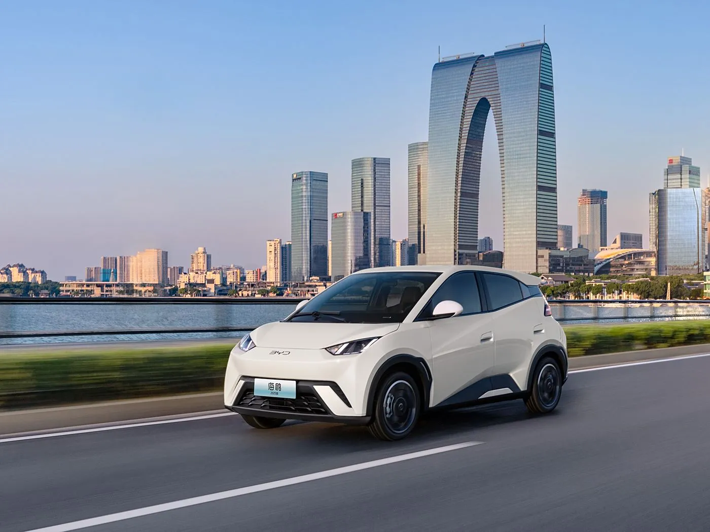 BYD Seagull EV Хэтчбек Мини Smart SUV алдыңкы дөңгөлөктүү, арткы камерасы бар жаңы энергетикалык унаа литий менен иштейт.