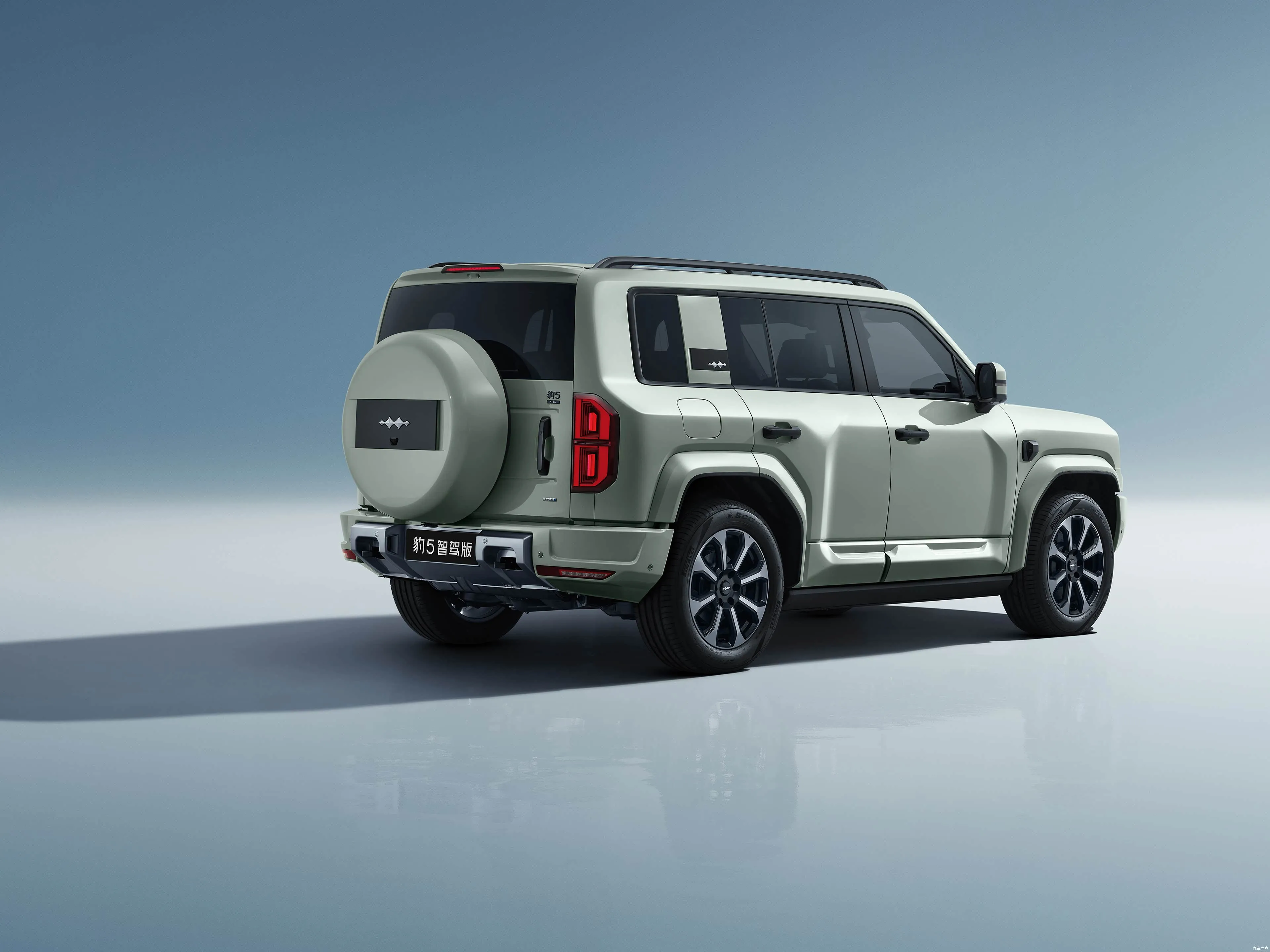 Premium BYD Leopard 5 Hybrid PHEV Off-Road SUV с/ 15,6 дюймдук экран 4x4 Drive 4WD 83L күйүүчү май багы