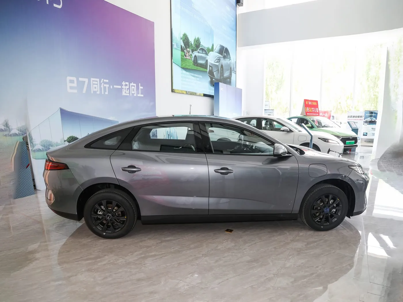 New Model ByD EV Car 150km / H Top Speed 136hp 180nm Torque 5 Seater Electric