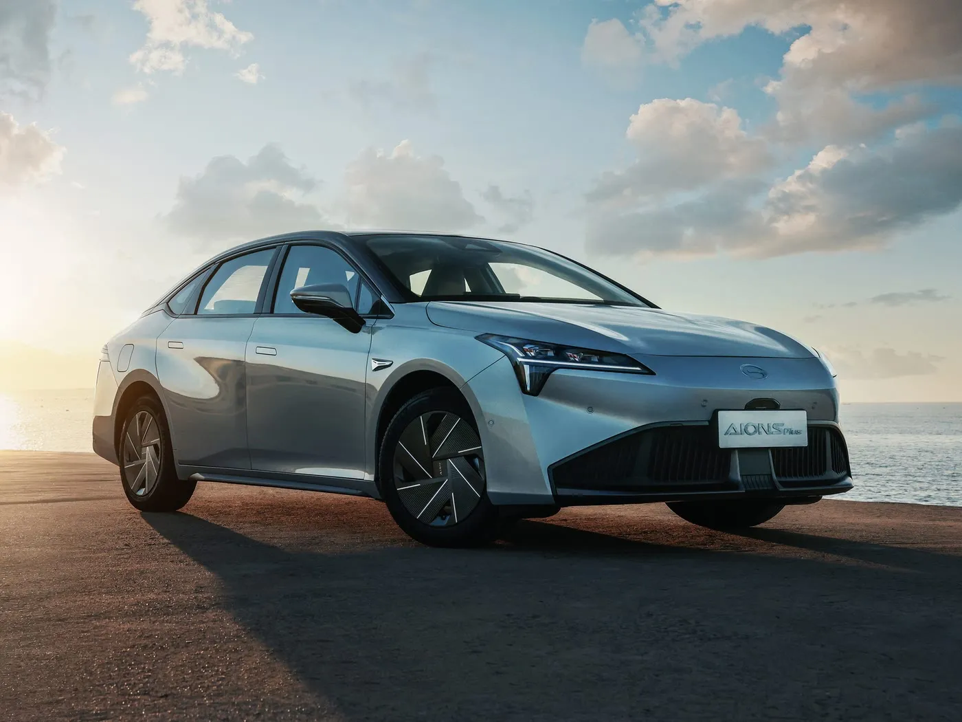 Aion RT электр олв сол жагында High Ret Drive EV Auto Gear Hybrid Mini Level Sedan чоңдор үчүн жаңы энергетикалык унаа