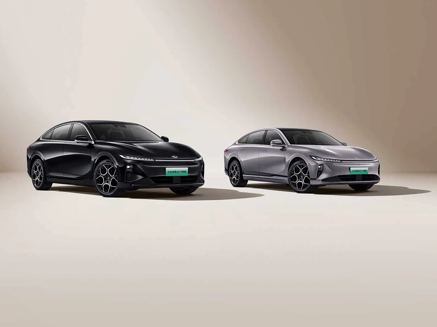 Changan Qiyuan A07 Hybrid EV Sedan Кытайдан жаңы энергетикалык унаа 1200км диапазону Автоматтык куту 5 орун 175км/саат ылдамдык R19 Тир өлчөмү