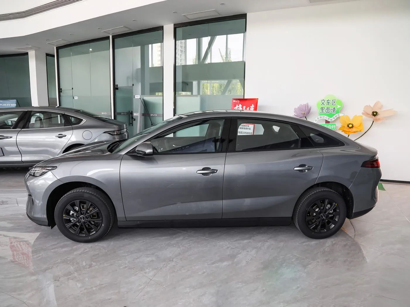 New Model ByD EV Car 150km / H Top Speed 136hp 180nm Torque 5 Seater Electric