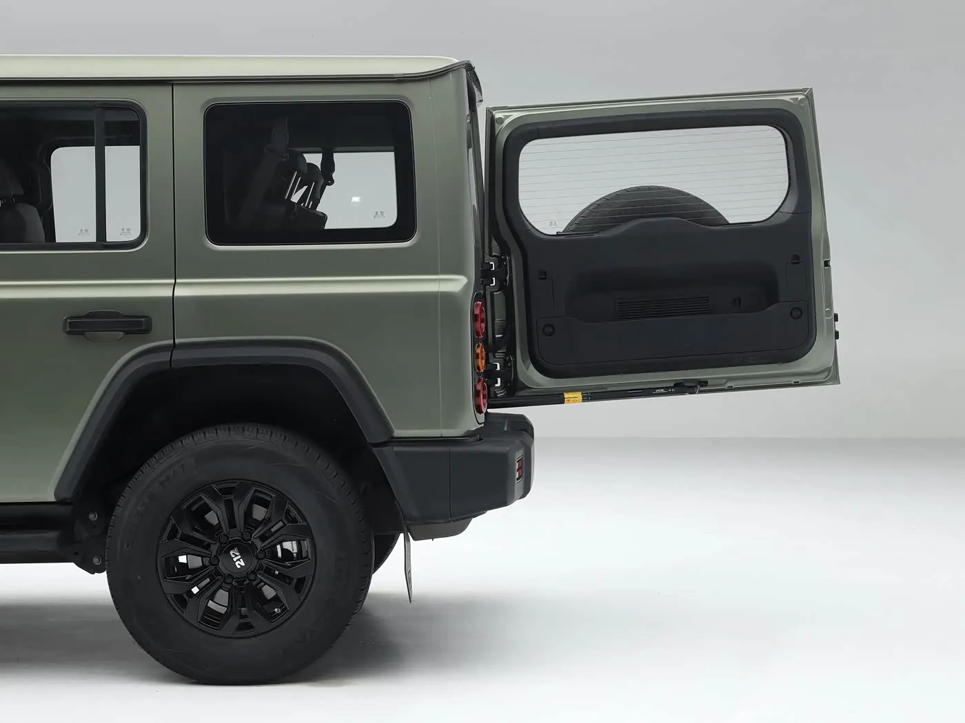 2025 BAIC 212 T01 4WD COMPACH SUPENCULE / DIESEL 8AT & Булгаары менен эки эселенген булгаары дөңгөлөк