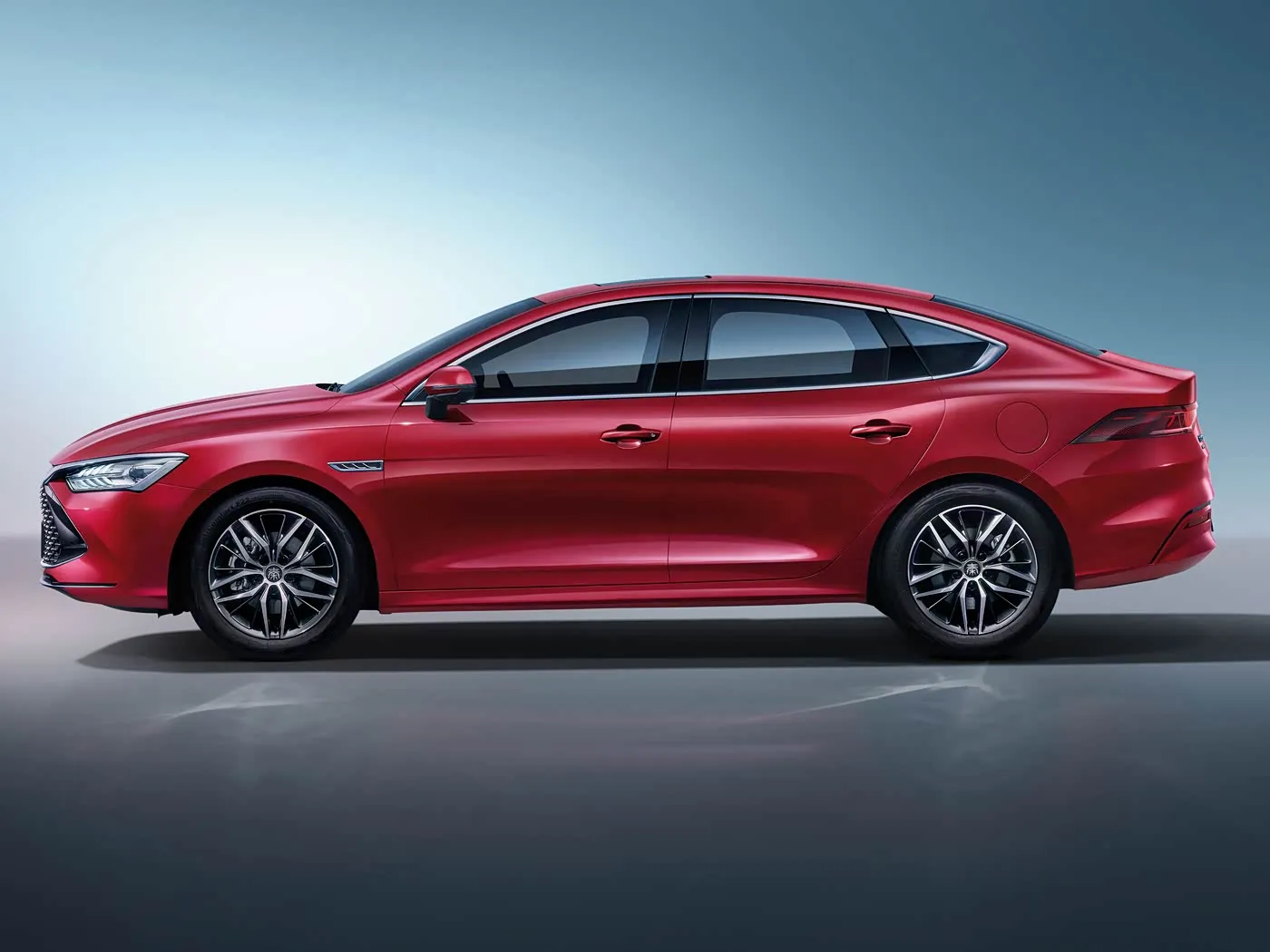 BYD Qing Plus Electric SUV Hybrid Auto Car New Energy Vehicle жакшыртылган EV мотору Сол рулдуу Седан Издөө механизми үчүн оптималдаштырылган