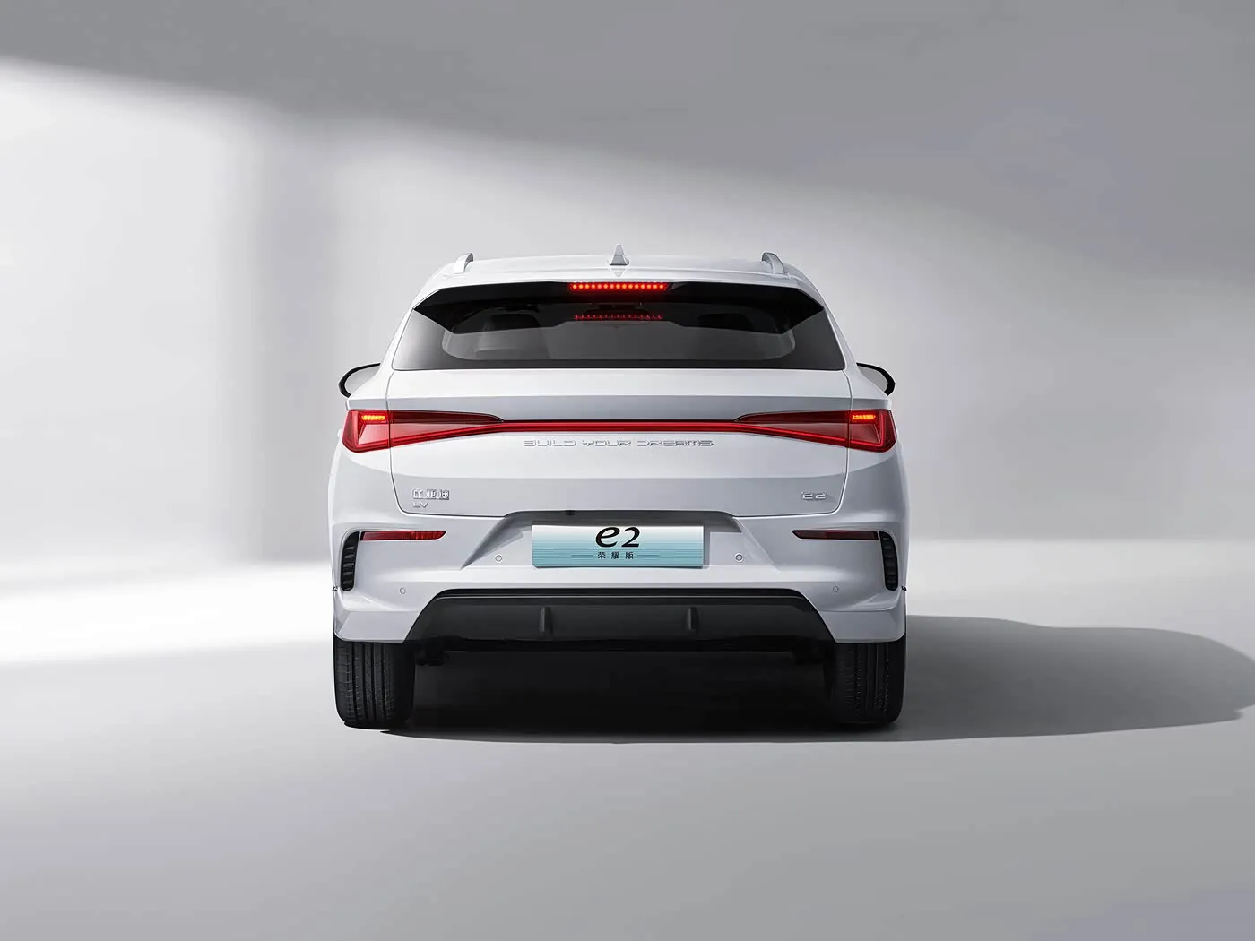 BYD E2 Luxury Electric EV Sedan SUV Хэтчбек Сол рулунда литий батареясы бар мотор Кытайдын жаңы энергетикалык унаасы