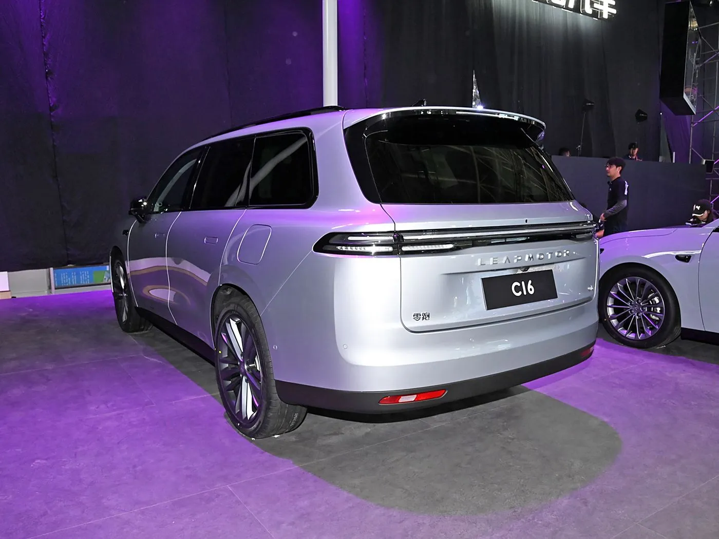Leapmotor C16 5 эшиктүү 6 орундуу EV SUV 4WD айдоо режими Сол рулдук электр жана гибриддик күйүүчү май New Energy Auto